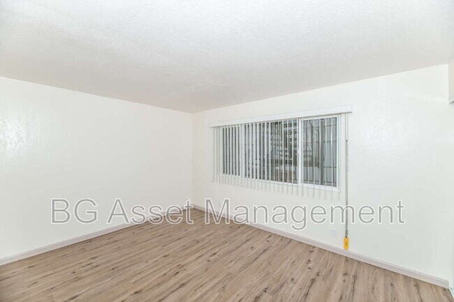 Building Photo - 10 Lee St