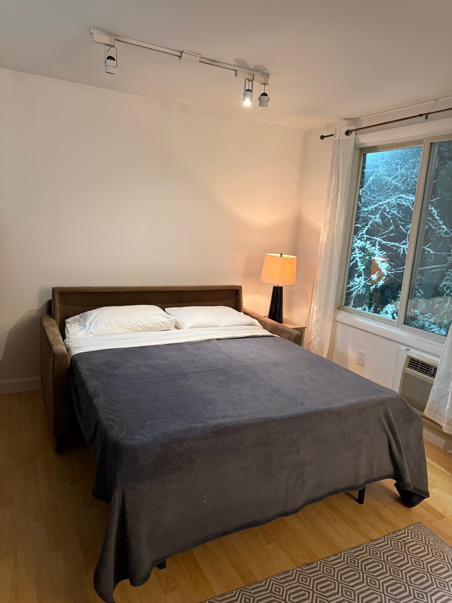 Building Photo - 274 S Main St