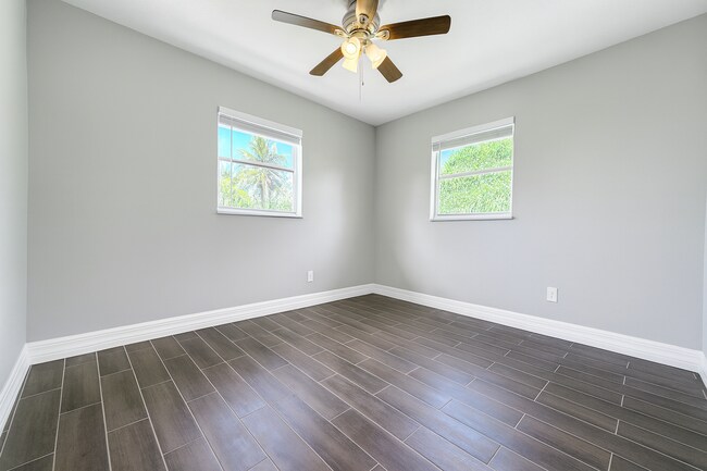 Building Photo - 5476/5478 Ave C