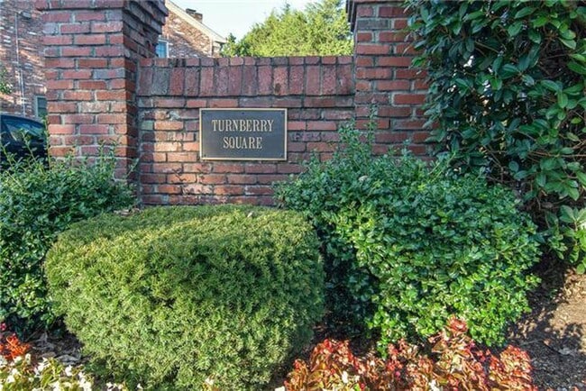 Building Photo - Green Hills living at its best.  2 BR 2.5 ...