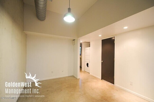 Building Photo - Charming 1Bdm 1Ba Unit in the Heart of Pho...