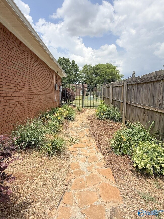 Building Photo - 106 Teal Park Ln