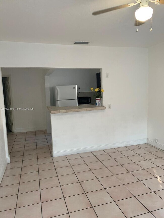 Building Photo - 2500 NW 24th Ave