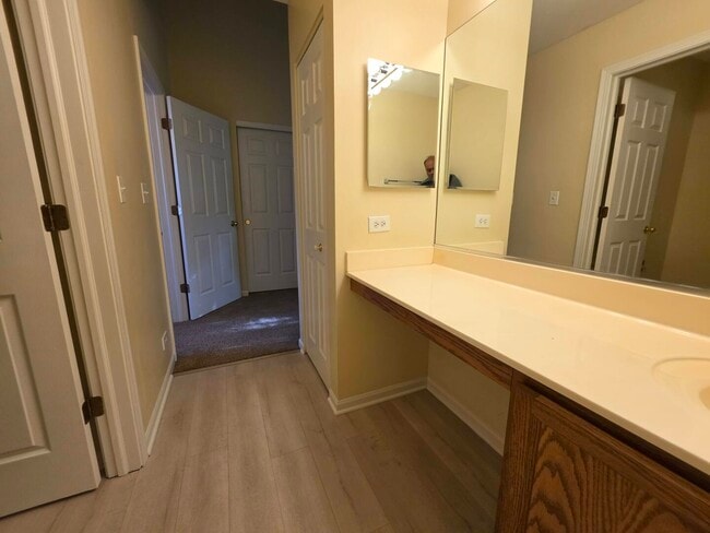Building Photo - 3045 Kentshire Cir