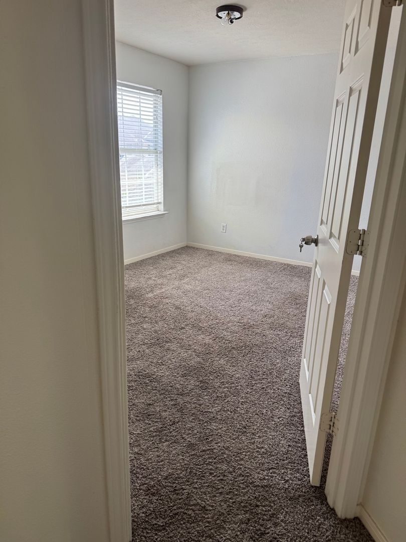 Building Photo - 2926 Meadowglen Crest