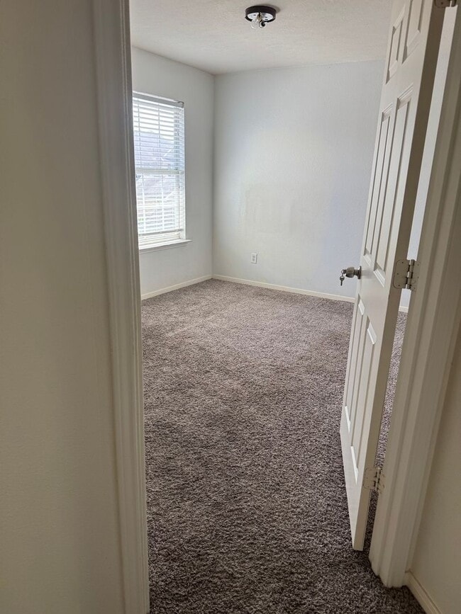 Building Photo - Charming 5BR Townhome in Houston