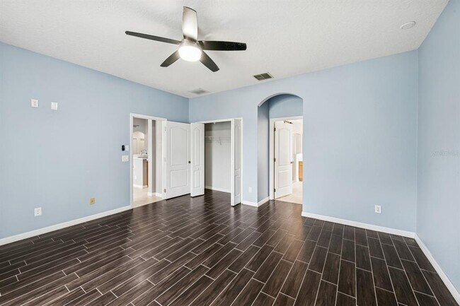 Building Photo - 5057 Coveview Dr