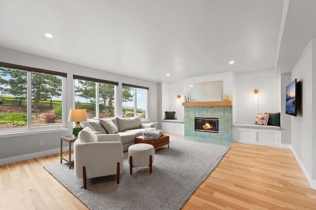 Building Photo - September 2026 - June 2027 Stunning Fully Furnished Rental in Golden, Colorado
