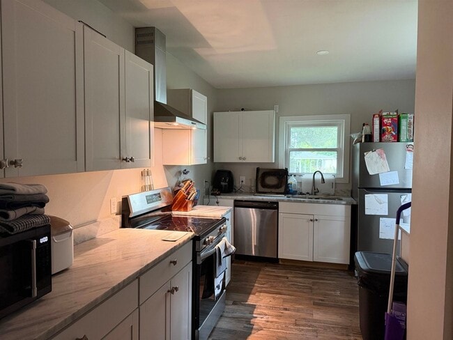 Building Photo - 2444 Chateau Ln