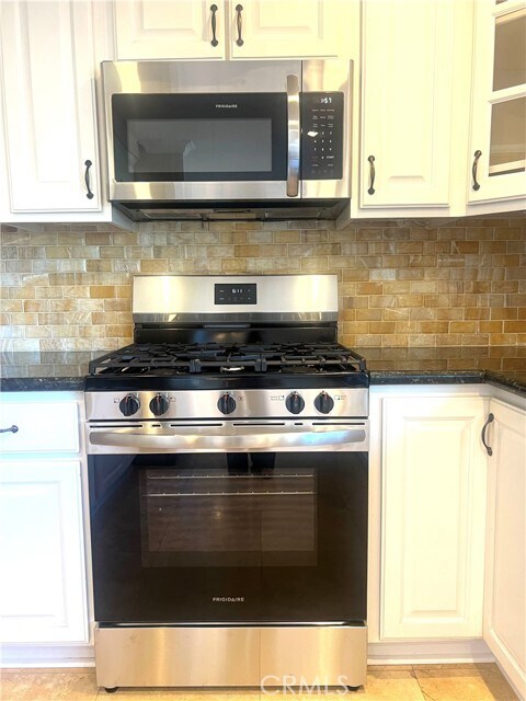 Building Photo - 5052 Hampton Ct