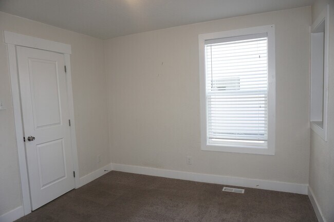 Building Photo - 1546 S 500 E