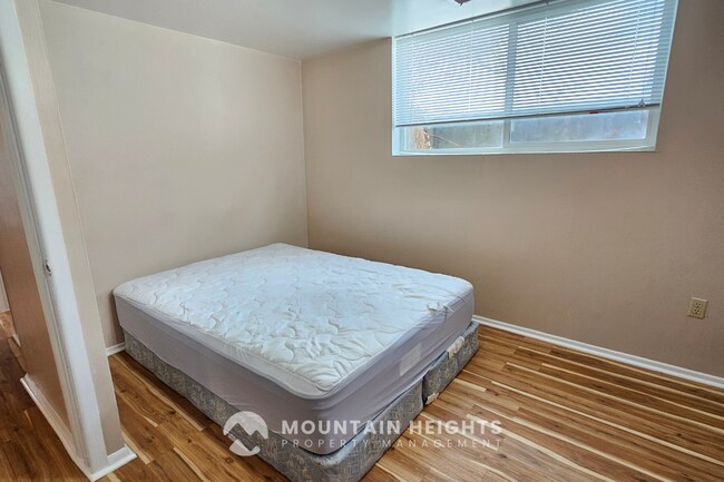 Building Photo - 9889 S Poppy Ln