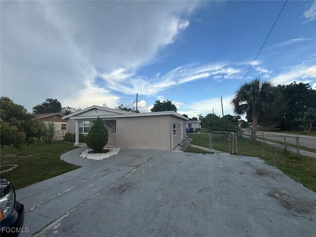 Building Photo - 1665 Henderson Ave