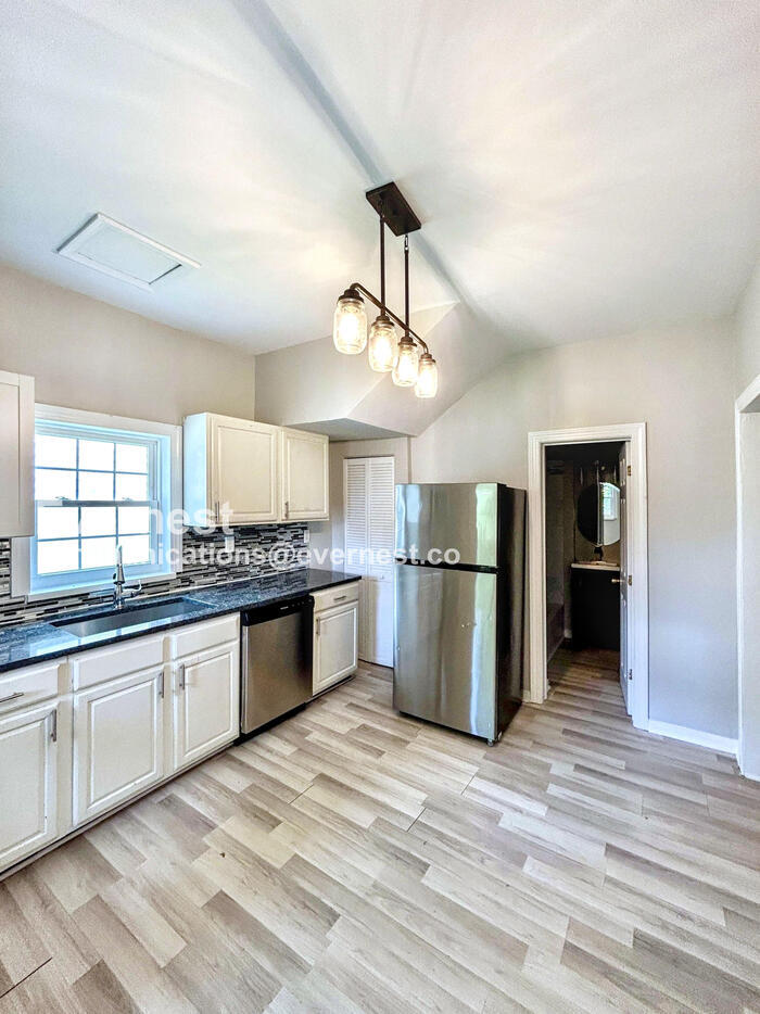 Building Photo - 1434 Rogers St