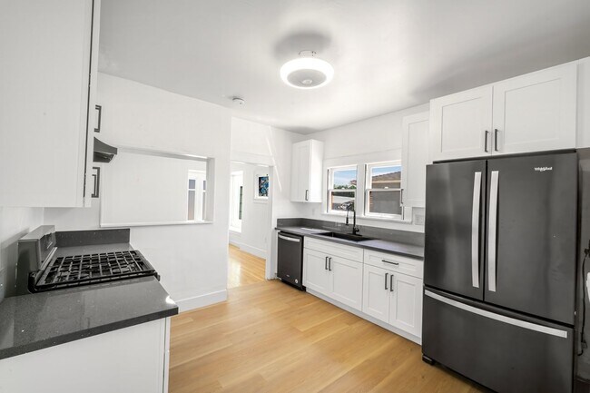 Building Photo - 3041 Valle Ave