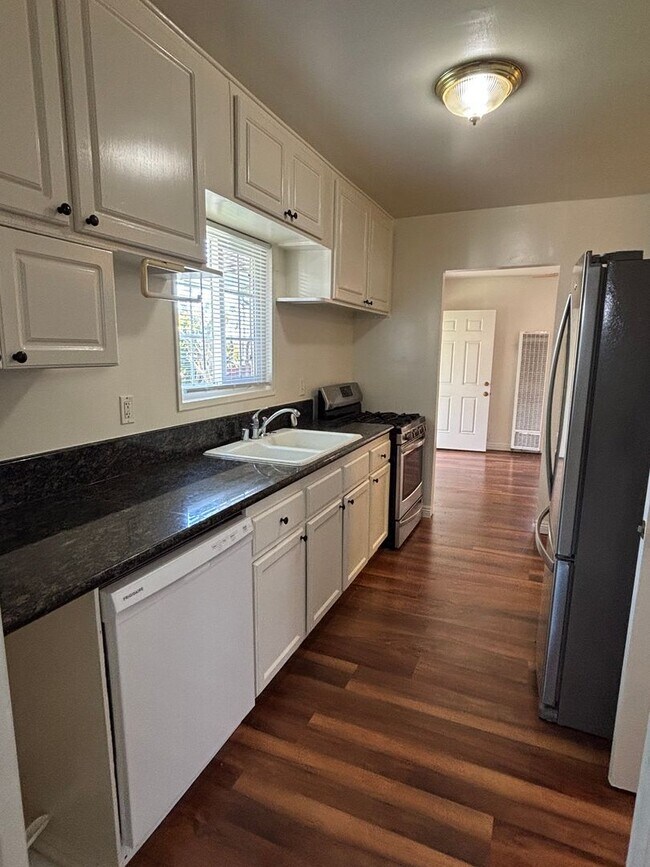 Building Photo - Bright & Spacious 2-Bedroom Home with Private Patio in San Pedro