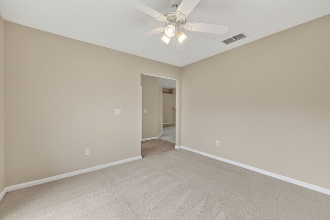 Building Photo - 12799 Glade Springs Dr S