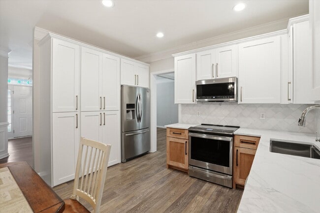 Building Photo - "Exquisite 4-Bed Sanctuary with Cozy Fireplace & Spacious 2,204 Square Foot Layout on Willoughby ...