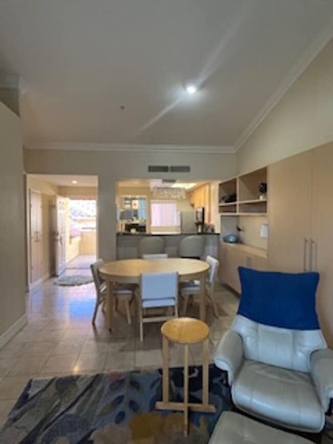 Building Photo - Top Floor 1 Bath| 1 Bedroom Luxury Condo (NV Energy/SW Gas/Internet Included in price)