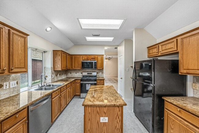 Building Photo - 12335 Shadowvista Dr