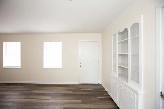 Building Photo - 13324 Alexander Rd