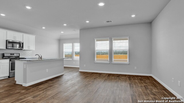 Building Photo - 125 Solitude Dr