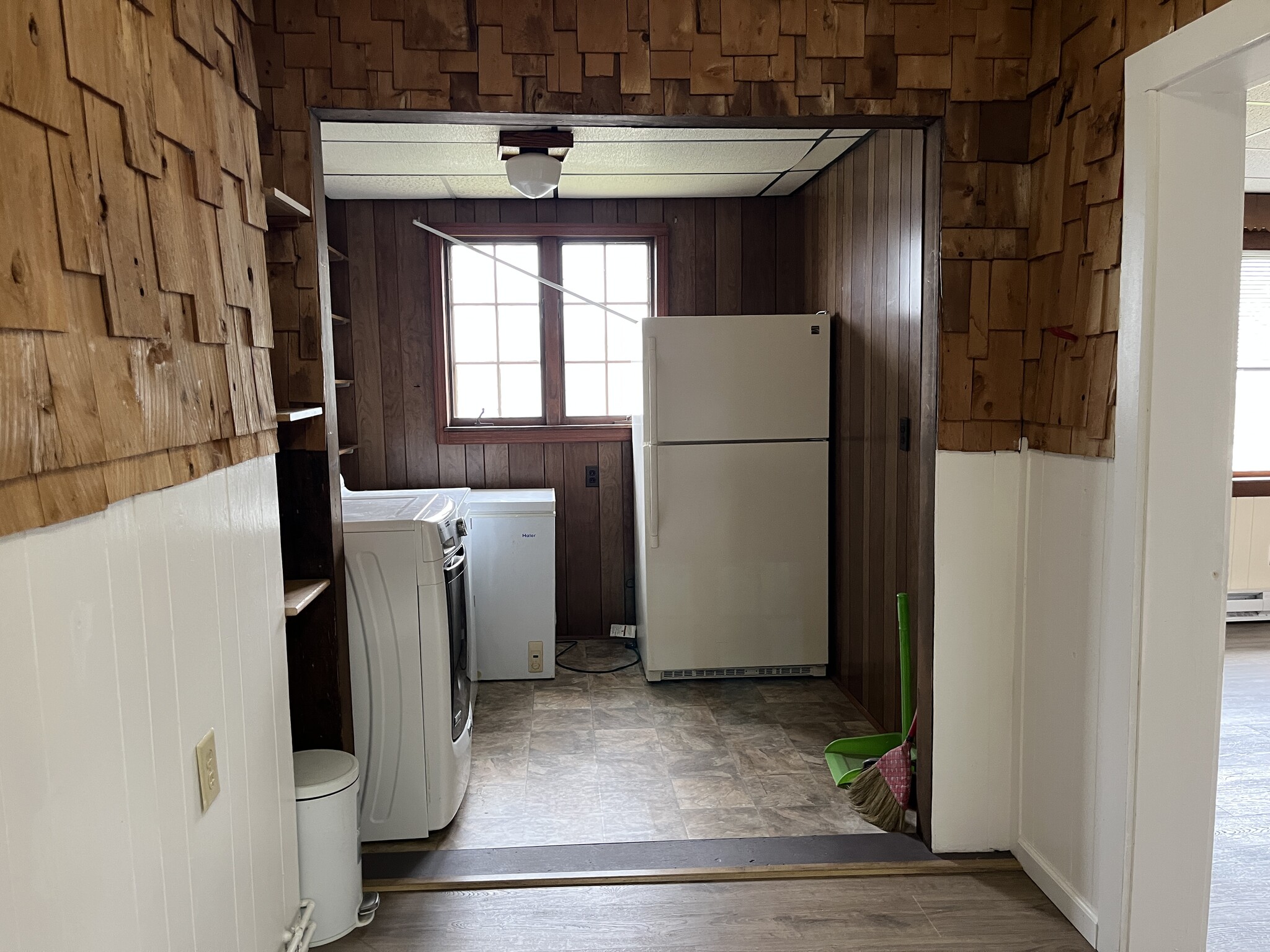 laundry room - 190 Branch St