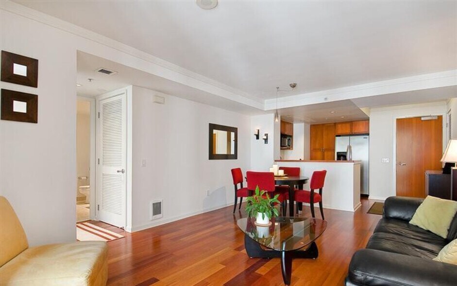 Building Photo - 400 Beale St, Unit #1110