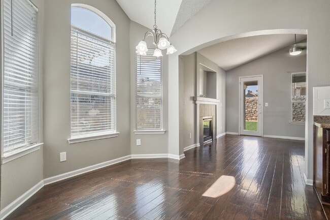 Building Photo - "Charming 4-Bed Oasis with 3 Full Baths on Twin Leaf Drive in El Paso, TX!"