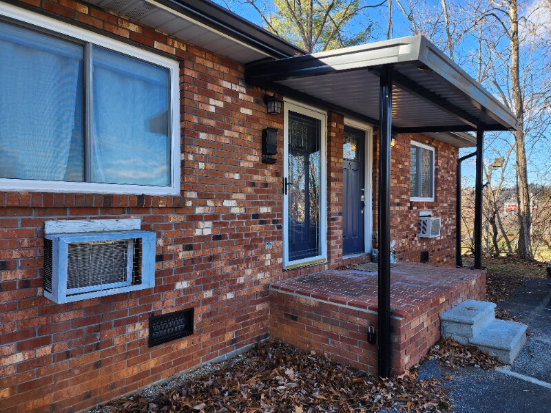 Building Photo - 22 Crescent St