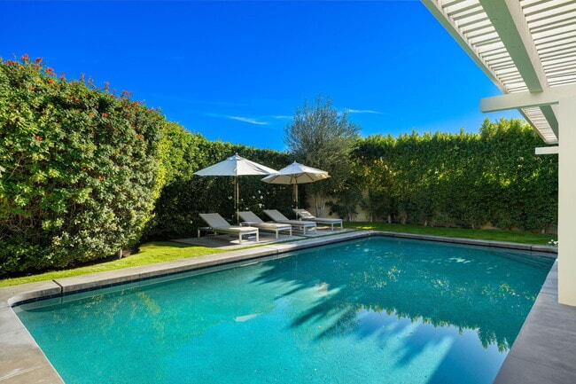 Building Photo - 6 Exeter Ct