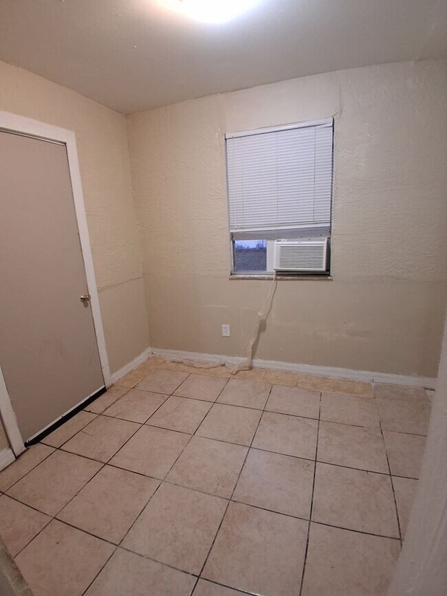 Building Photo - 1209 Carlsbad Pl