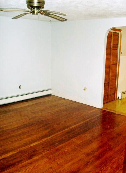 Living Room - 57 Shannon St