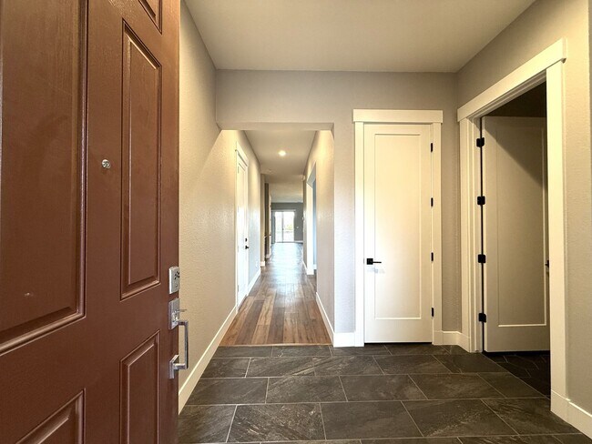 Building Photo - Beautiful single story Toll Brothers Home in The Prestiges Stonebrook Community