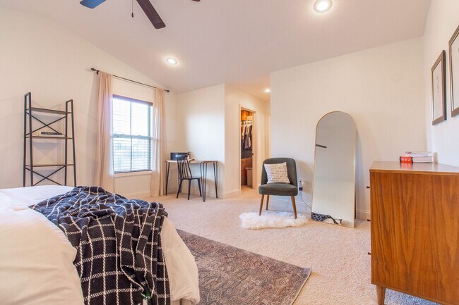 Building Photo - Beautiful 3 Bed/2.5 Bath Home with garage in Jonesborough