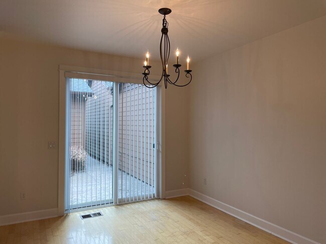 Building Photo - Old Mill Townhome Available 5/15
