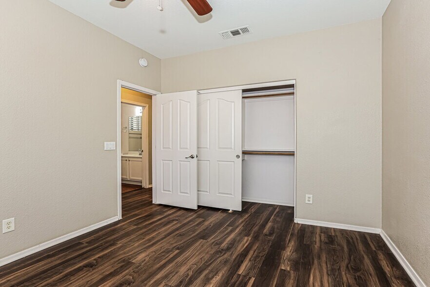 Building Photo - 11231 E Covina Cir