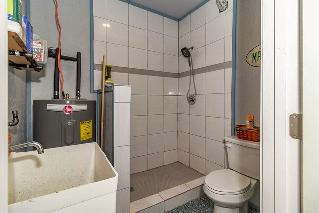 Building Photo - 202 Lagoon Dr