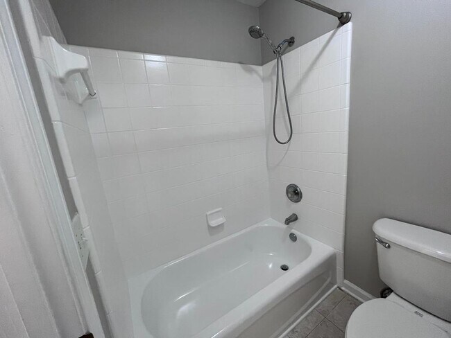 Building Photo - 1712 Hillside Bend Crossing