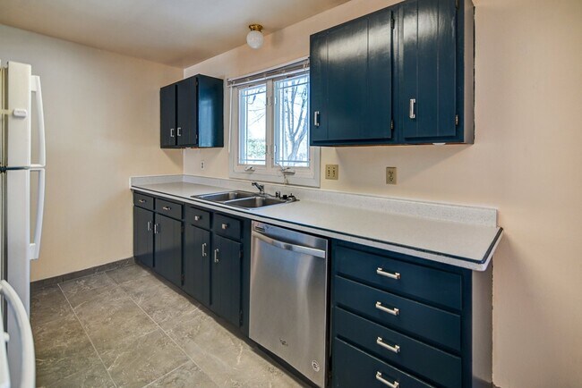 Building Photo - 12 Brompton Cir