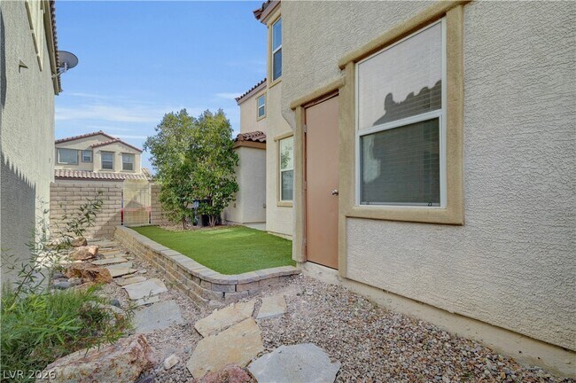 Building Photo - 12052 Hathaway Pines Dr