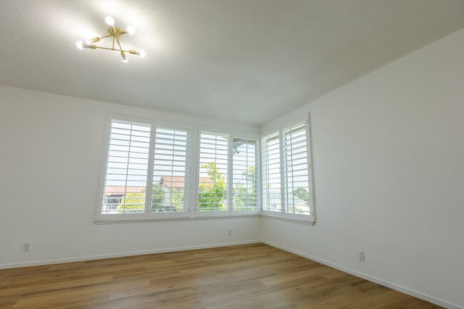 Building Photo - 1855 Alpha St