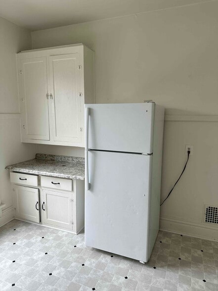 Building Photo - 311 N Van Buren St