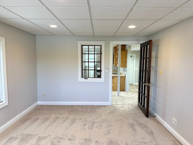 Building Photo - 40 Crystal St