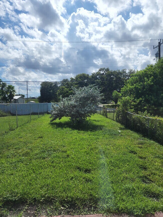 Building Photo - 304 N 61st Terrace