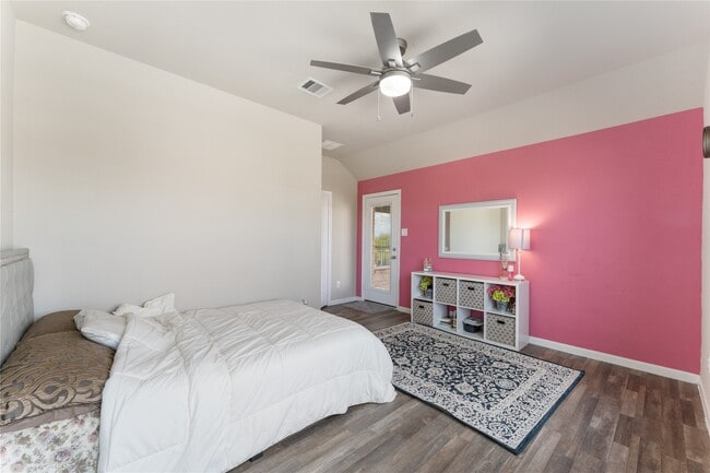 Building Photo - 6207 Rosehill Harvest Loop