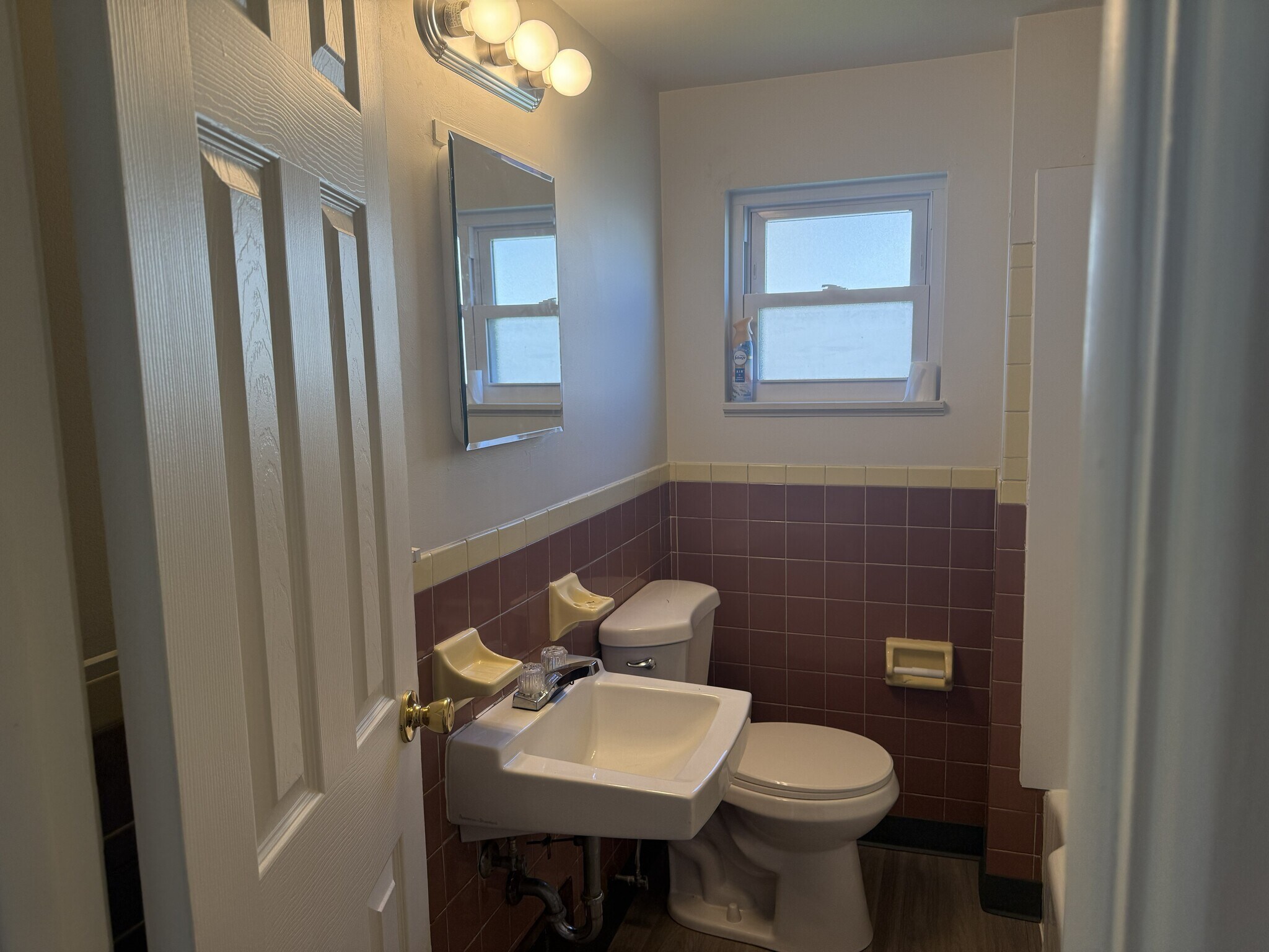 Bathroom - 1409 Elm St