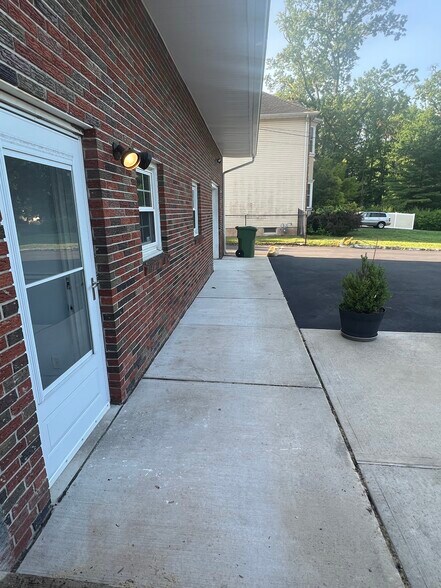 Building Photo - 38 Hillsdale Rd