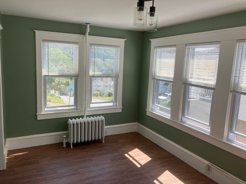 Building Photo - 1302 Hillside Ave