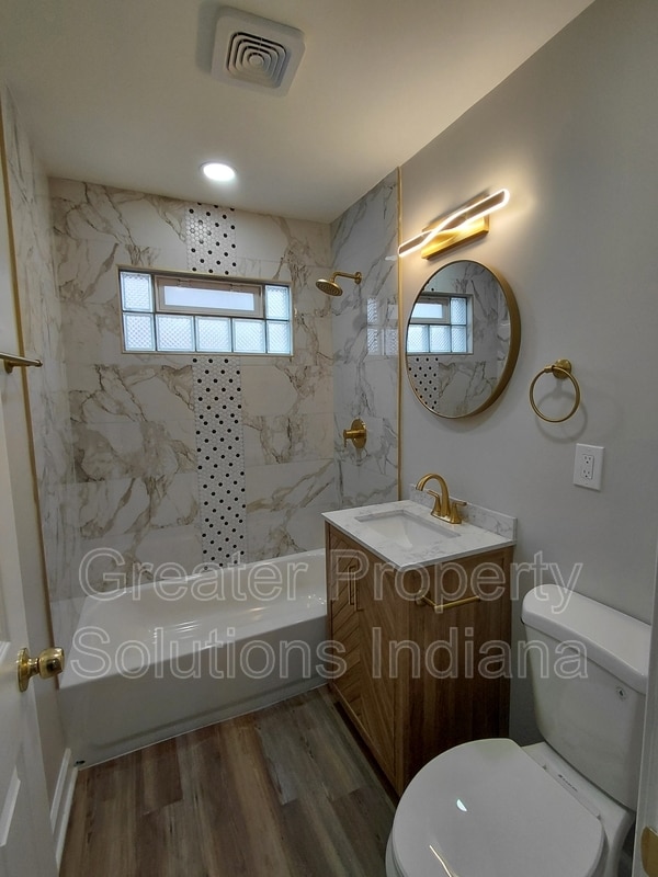 Building Photo - 3445 E 163rd St